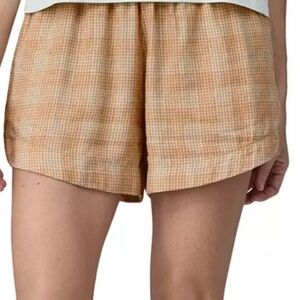 NWT Patagonia Women’s size Medium garden island shorts in wispy green plaid